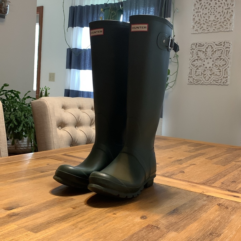 HUNTER Original Tall Boots in Hunter Green size US 7